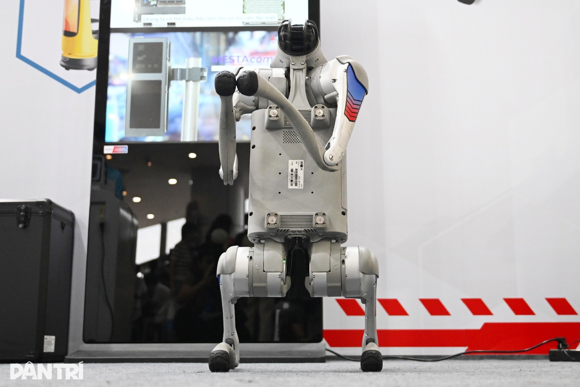 Loạt robot, UAV tuần tra cấu hình khủng Make in Vietnam - 10