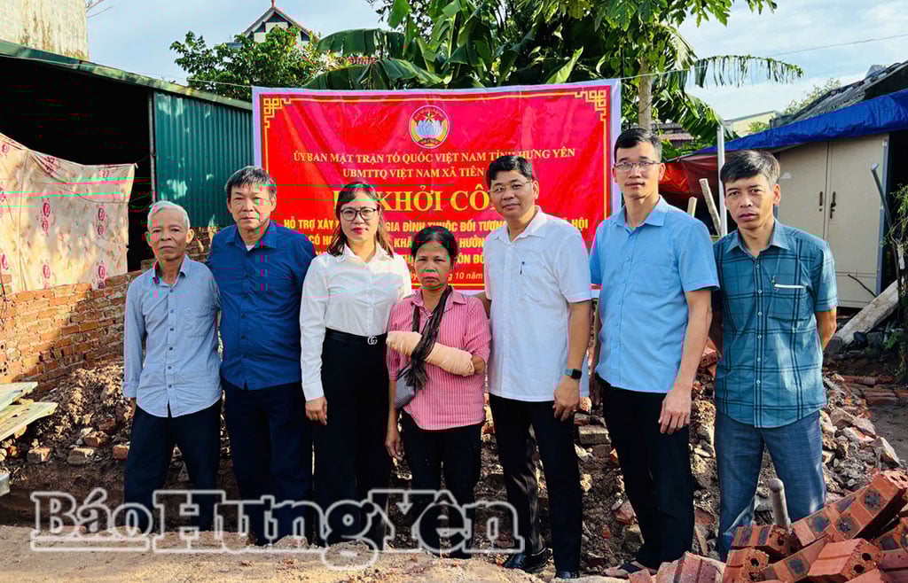 គណៈកម្មាធិការរណសិរ្សមាតុភូមិវៀតណាមឃុំ Tien Hung បានរៀបចំពិធីបើកការដ្ឋានសាងសង់ផ្ទះជូនលោកស្រី Luong Thi Lanh ភូមិ Dong។