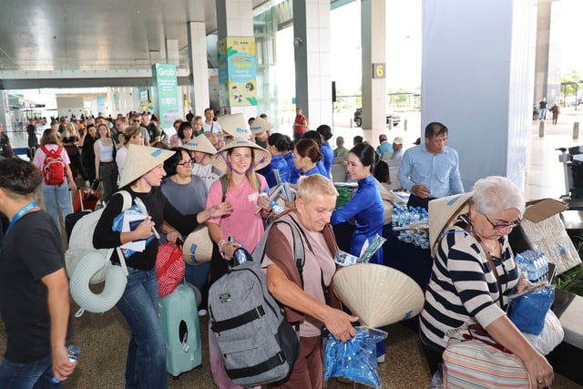 Hơn 30 chuyến bay đưa khách Nga đến Khánh Hòa mỗi tuần, du lịch khởi sắc- Ảnh 3.