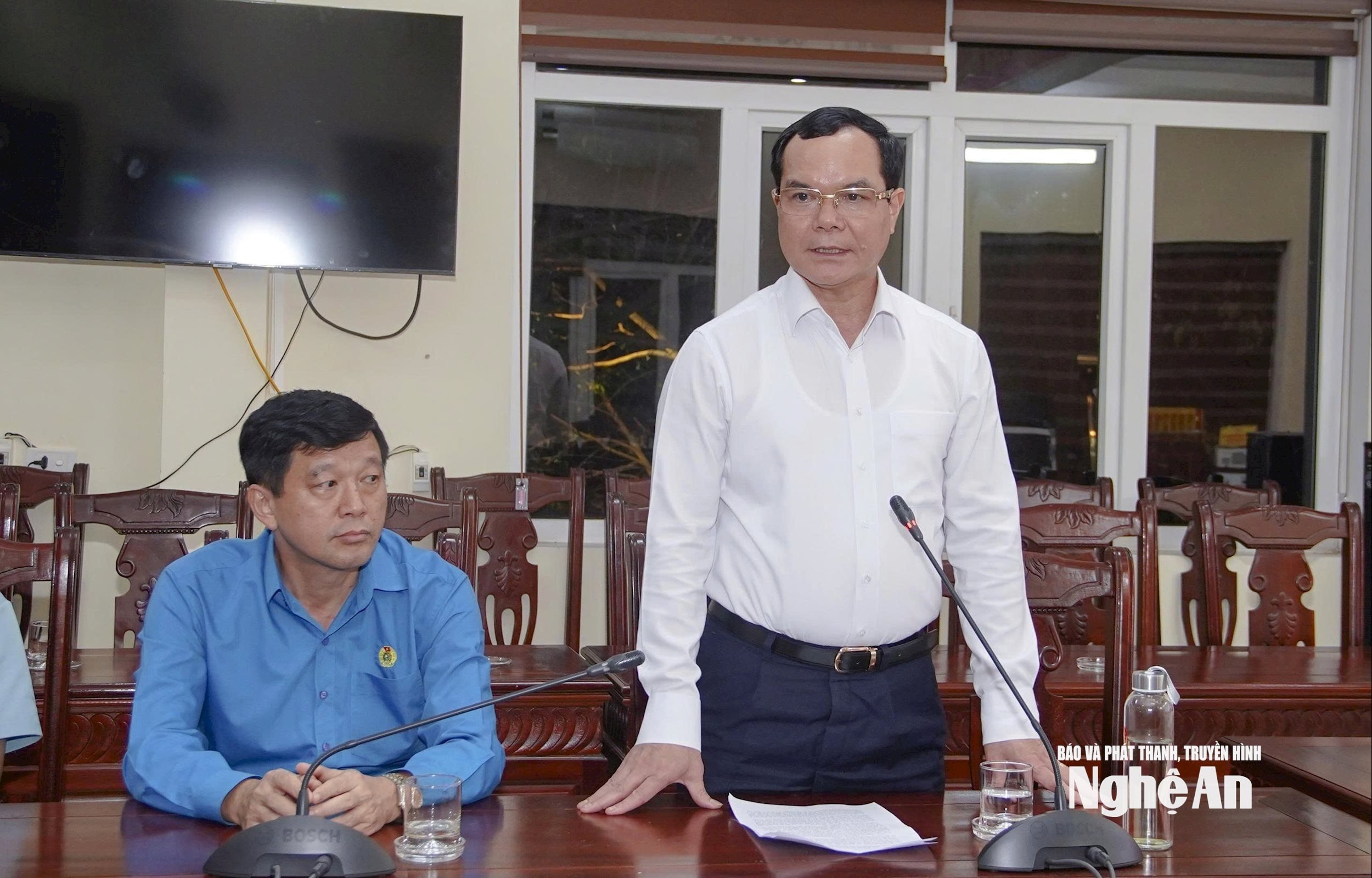 សហព័ន្ធទូទៅចំនួន 3 គាំទ្រដល់កម្មករដែលរងផលប៉ះពាល់ដោយព្យុះ និងទឹកជំនន់។ រូបថត៖ Diep Thanh00003