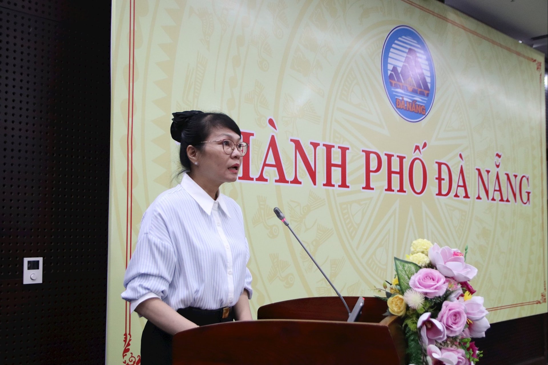 ຫົວໜ້າ​ກົມ​ການ​ເງິນ ​ເຈີ່ນ​ທິ​ແທງ​ຕ່າມ ​ໃຫ້​ຮູ້​ທີ່​ກອງ​ປະຊຸມ. ຮູບພາບ: TRON