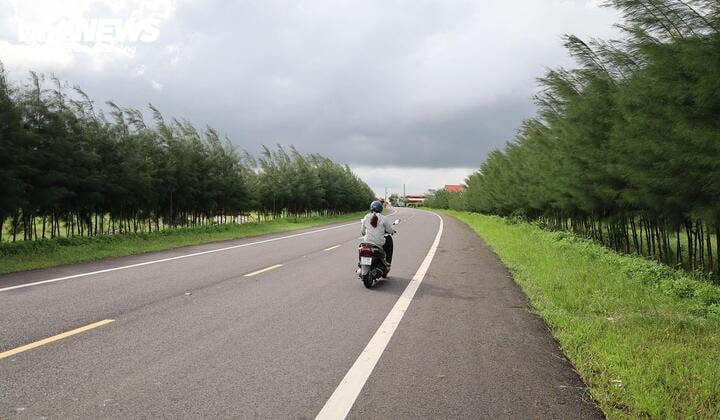 ផ្លូវឆ្នេរសមុទ្រ Thai Binh តភ្ជាប់ជាមួយទីក្រុង Hai Phong ដែលជាទីក្រុងឧស្សាហកម្ម និងកំពង់ផែសមុទ្រដ៏សំខាន់នៅក្នុងតំបន់ភាគខាងជើង។