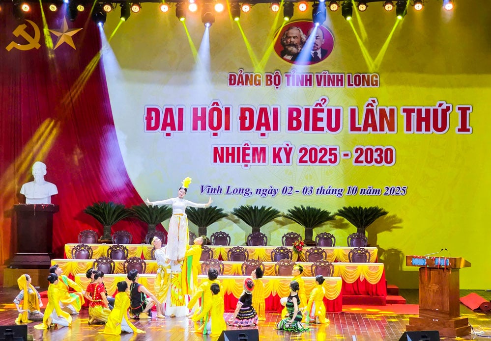 The elaborately staged program contributed to spreading new spirit and determination to welcome the success of the Provincial Party Congress.
