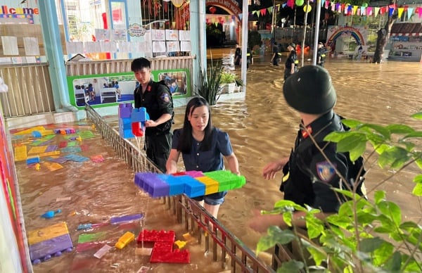 Trường học hoang tàn sau bão lũ- Ảnh 4.
