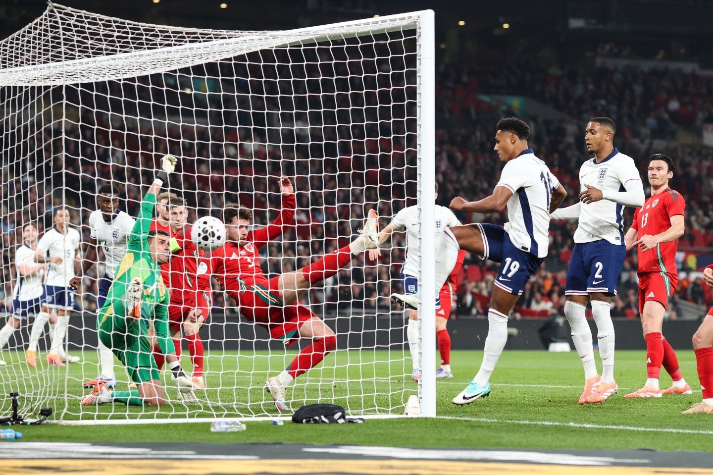 www_thesun_co_uk ollie watkins អង់គ្លេស ទទួលបានពិន្ទុទីពីរ 1030026954 (2).jpg