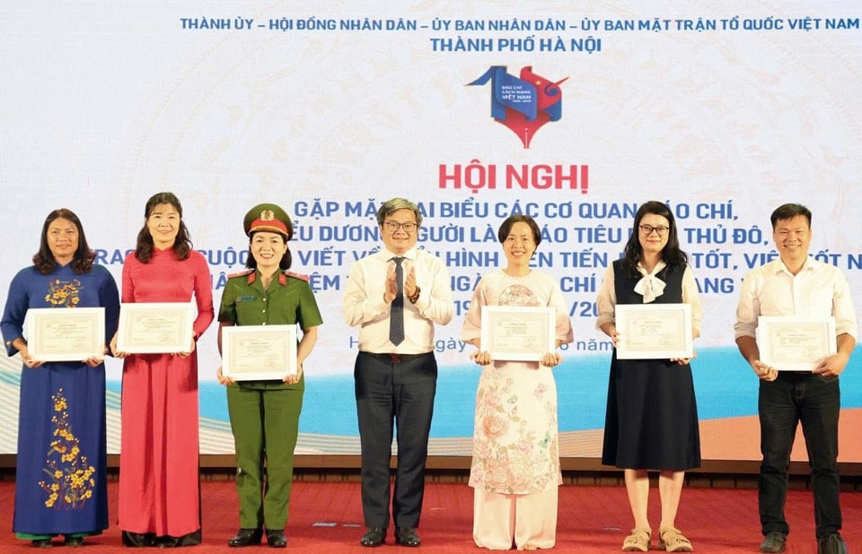 cac-tac-gia-nhan-giai-thuon.jpg