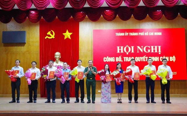 Jmenování kádrů obce, okrsku a zvláštní zóny pro účast ve Výboru strany pohraniční stráže - Foto 1. Chỉ định cán bộ xã, phường, đặc khu tham gia Đảng bộ Bộ đội Biên phòng- Ảnh 1.