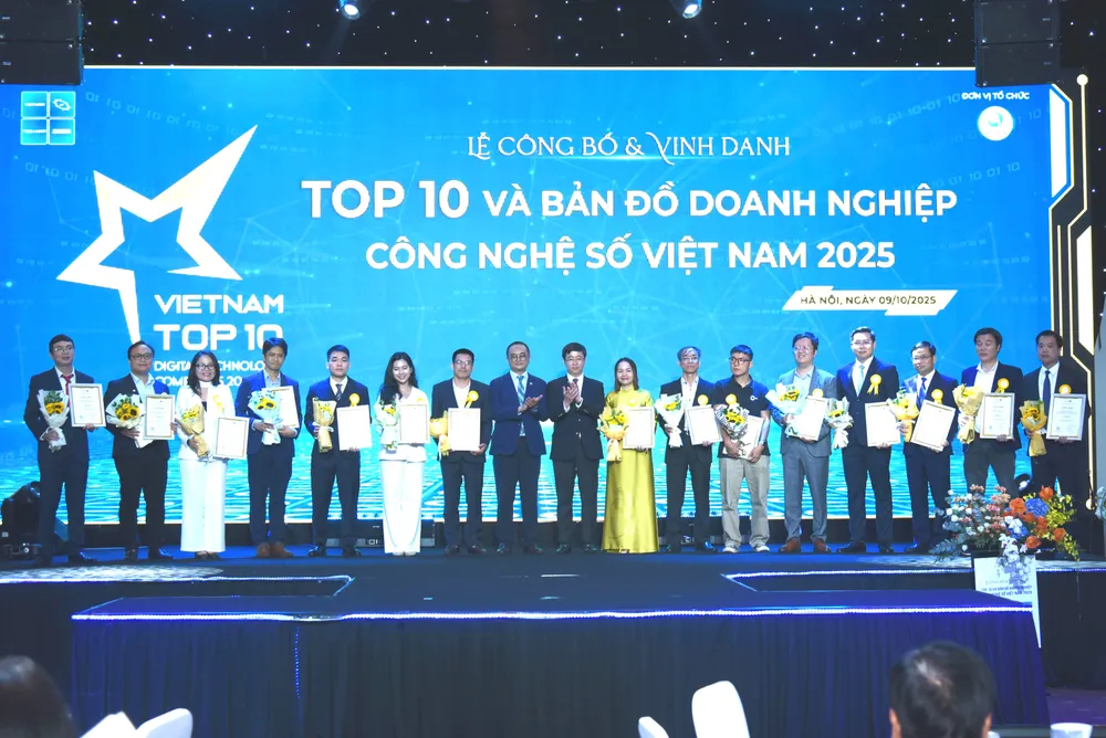 Anh Vinasa vinh danh 1.JPG