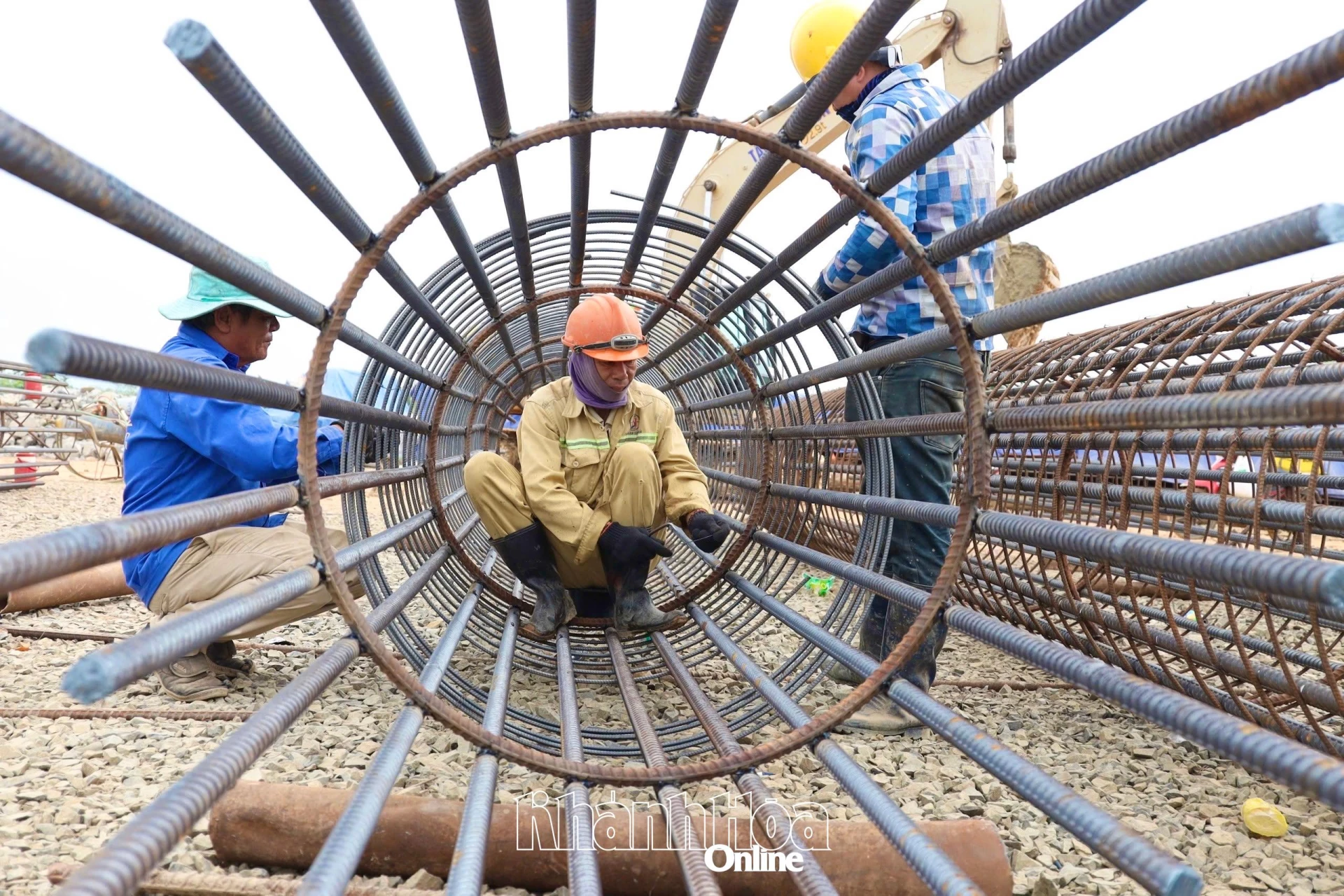Lucrători la proiectul Khanh Hoa – Buon Ma Thuot Expressway