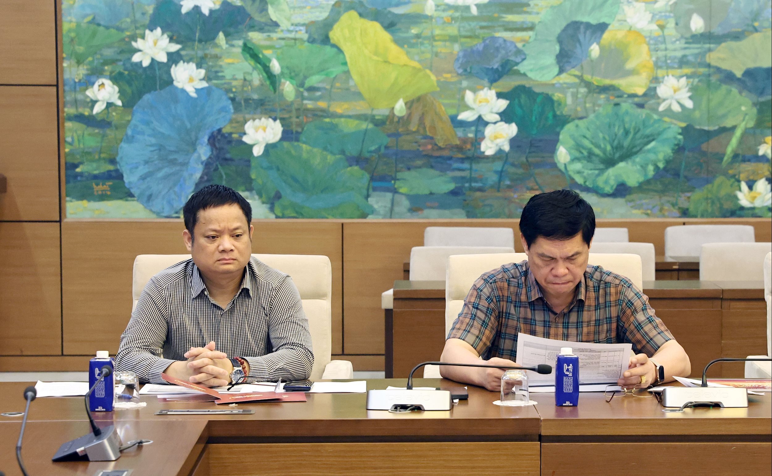 Các đại biểu tham dự cuộc họp