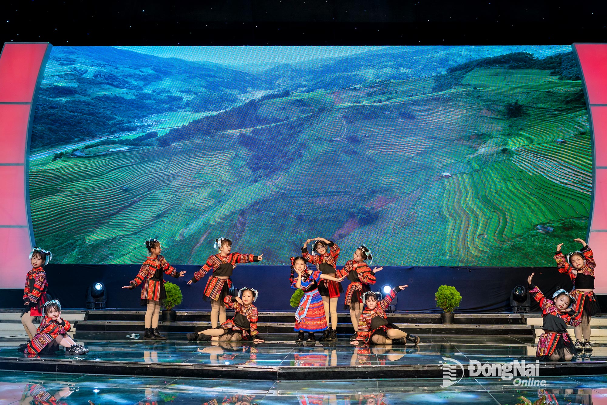 The song “Going to School”, composed by Bui Dinh Thao, brought Khanh Thy first prize in solo “Vang Anh's Voice” and “Tuoi Hong Melody” in 2025. Photo: Phuong Dung