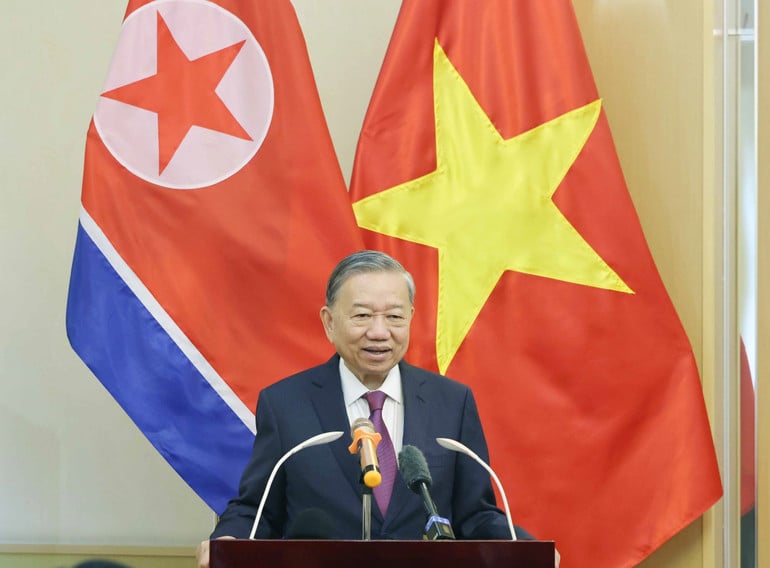 vna-potal-tong-bi-thu-to-lam-tham-dai-su-quan-viet-nam-tai-trieu-tien-8329808.jpg