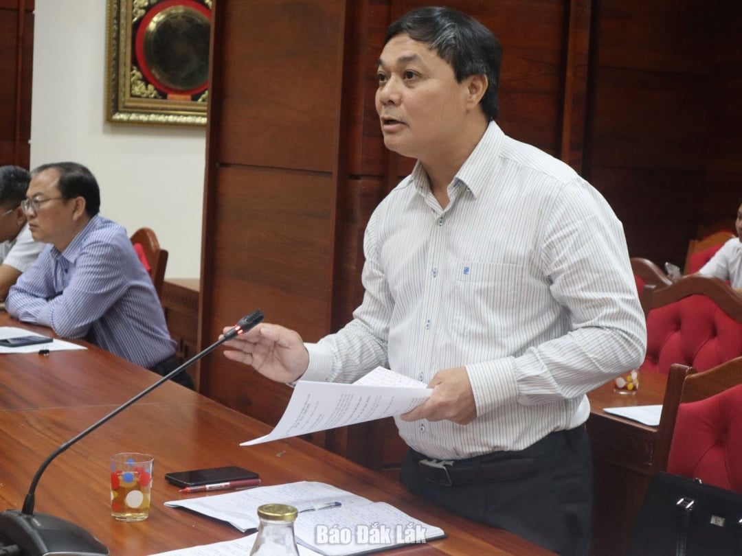 Ledarna för Buon Ma Thuot-distriktet påpekade vissa svårigheter med röjningsarbetet för projektarbeten.