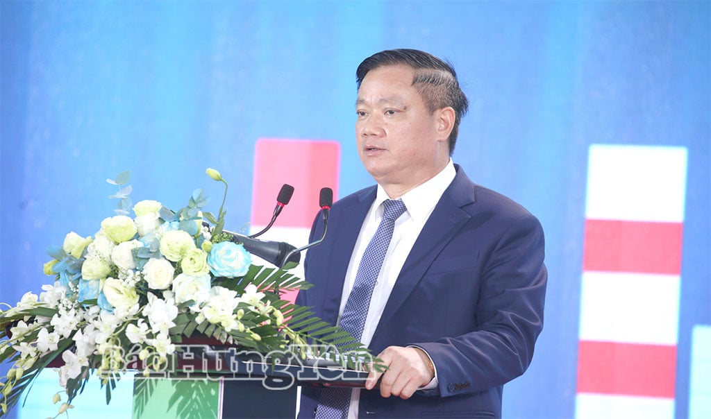 Genosse Nguyen Khac Than, stellvertretender Sekretär des Provinzparteikomitees und Vorsitzender des Provinzvolkskomitees, sprach bei der Grundsteinlegung.
