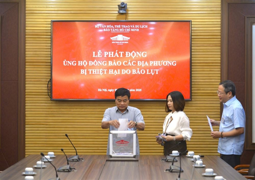 Bảo tàng Hồ Chí Minh tổ chức Lễ phát động ủng hộ đồng bào các địa phương bị thiệt hại do bão lụt