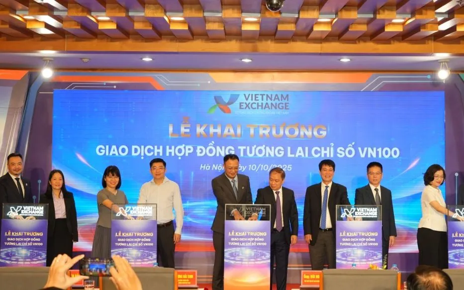 Lễ khai trương giao dịch Hợp đồng tương lai chỉ số VN100. Ảnh: Báo Đầu tư 