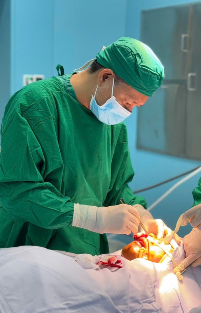 Lần đầu phẫu thuật ca chấn thương hàm mặt tại Côn Đảo - Ảnh 2.