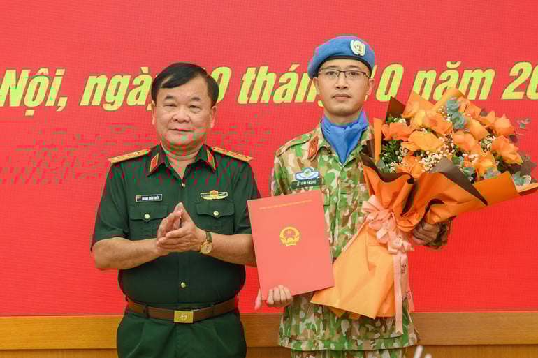 trao-quyet-dinh-gin-giu-hoa-binh-2990.jpg