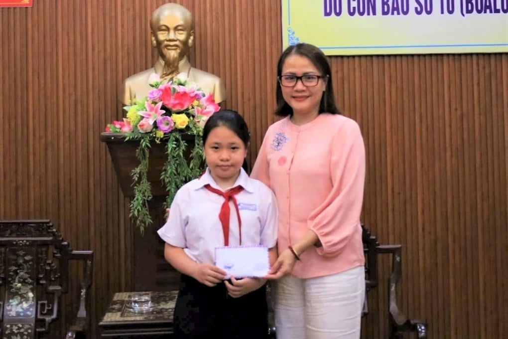Nữ sinh lớp 7 đập heo đất ủng hộ hơn 38 triệu đồng giúp đồng bào vùng lũ - 1