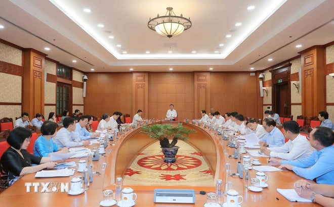 ttxvn-thuong-truc-ban-bi-thu-trung-uong-dang-lam-viec-voi-ban-thuong-vu-dang-uy-bo-y-te-10-3.jpg