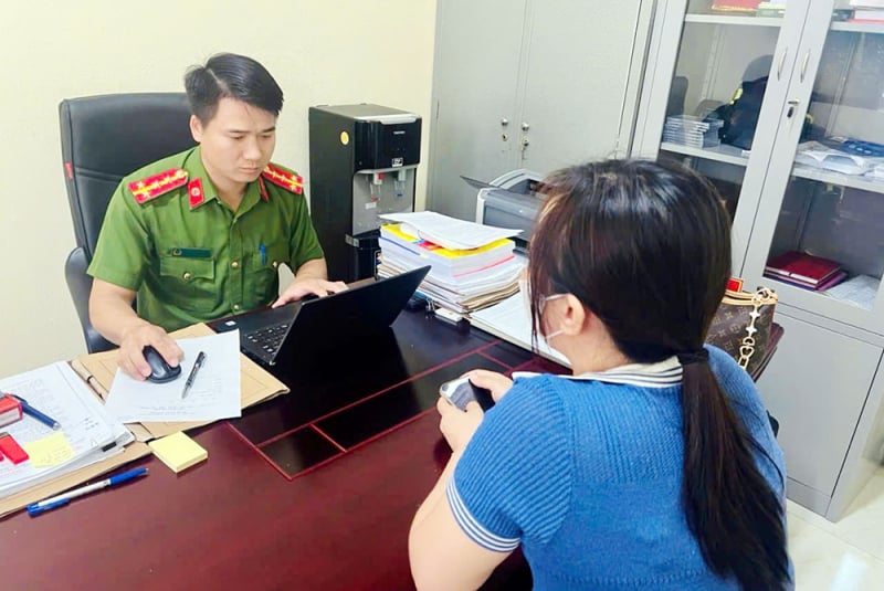 ຕຳ​ຫຼວດ​ອຸ​ປະ​ຖຳ​ໜູນ​ຊ່ວຍ​ປະ​ຊາ​ຊົນ​ກູ້ 1 ຕື້​ດົ່ງ​ໂອນ​ດ້ວຍ​ຄວາມ​ຜິດ​ພາດ -0