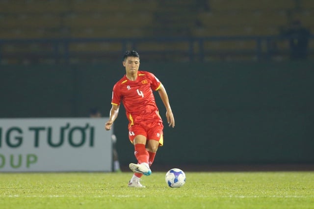 La défense de l'équipe nationale du Vietnam est fragile : Coach Kim, n'oubliez pas le facteur U.23 - Photo 2. Hàng thủ đội tuyển Việt Nam lung lay: Còn nhân tố U.23, thầy Kim đừng lãng quên- Ảnh 2.