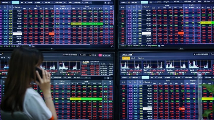 FTSE Russell បានប្រកាសថានឹងធ្វើឱ្យប្រសើរឡើងទីផ្សារភាគហ៊ុនរបស់វៀតណាមពីទីផ្សារព្រំដែនទៅកាន់ទីផ្សារបន្ទាប់បន្សំនៅដើមខែកញ្ញាឆ្នាំ 2026។ (រូបភាពរូបភាព)
