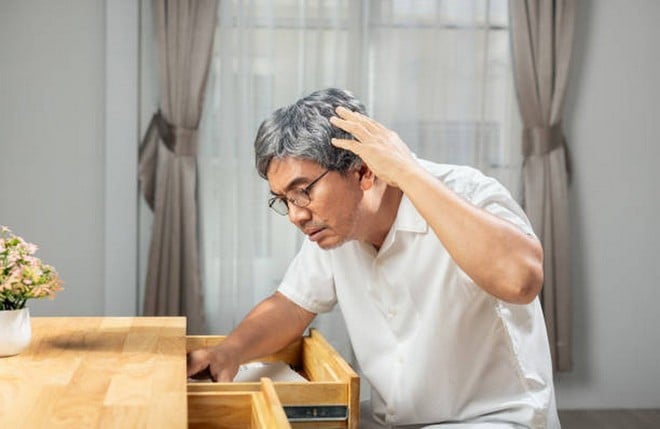Hay quên là một trong những dấu hiệu cần chú ý.