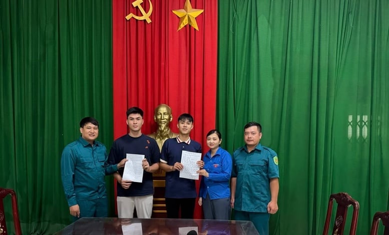 Mit jugendlichem Enthusiasmus geschriebene Bewerbungen - Bild 5. Những lá đơn được viết bằng nhiệt huyết tuổi trẻ- Ảnh 5.