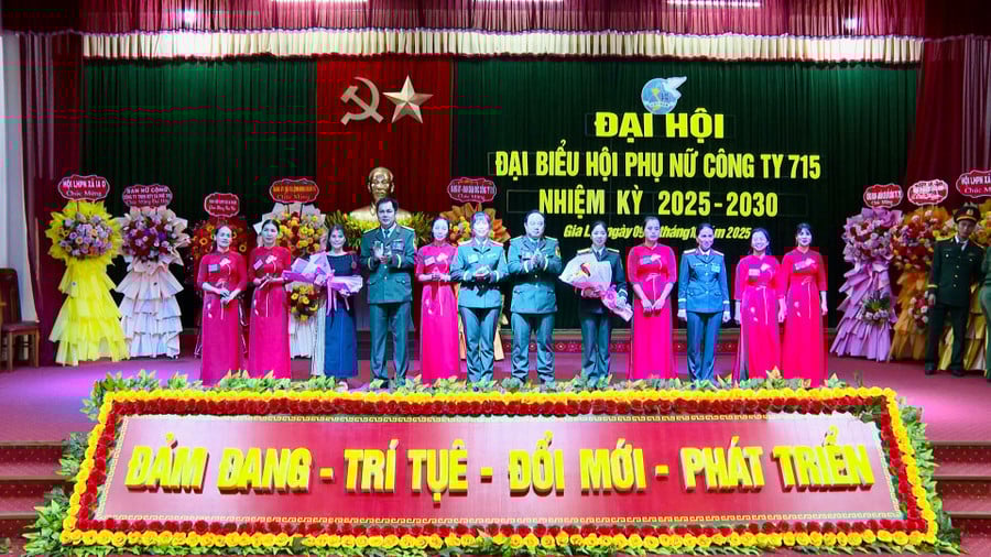 ban-chap-hanh-hoi-phu-nu-co-so-cong-ty-715-nhiem-ky-2025-2030-ra-mat-nhan-nhiem-vu.jpg