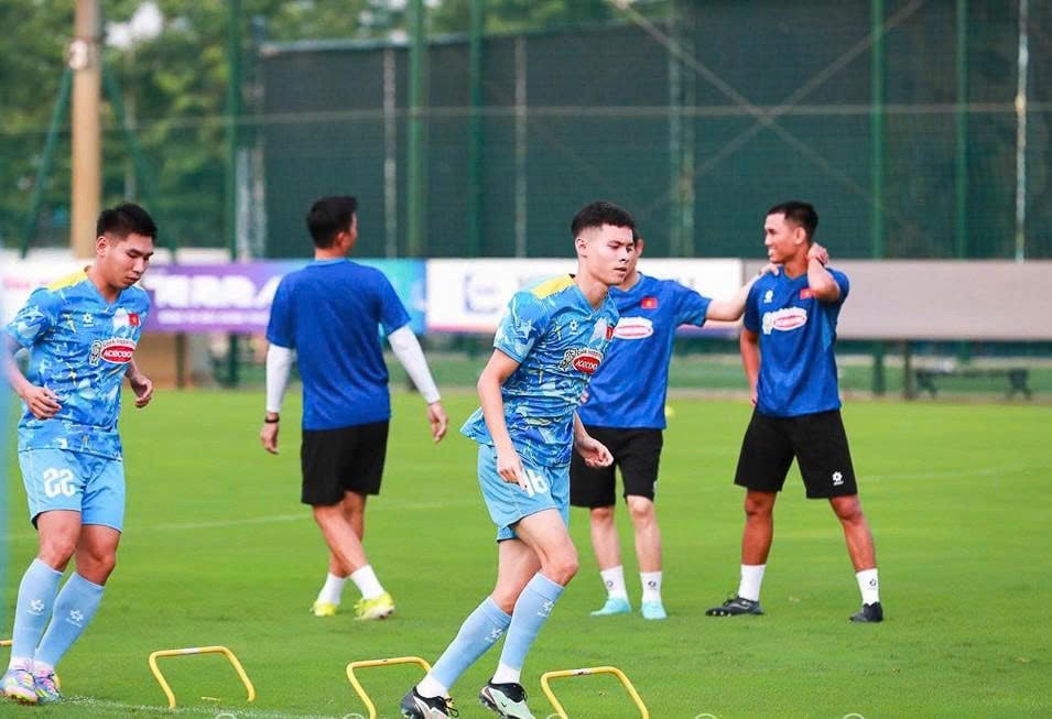 U.23 Việt Nam ‘đi một ngày đàng học một sàng khôn’, ra sân gần nửa đêm tại UAE- Ảnh 1.