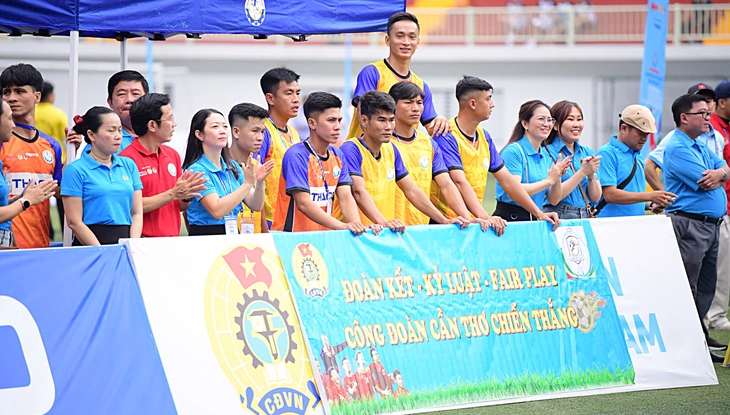 Giải bóng đá công nhân, viên chức Việt Nam 2025: Những làn gió mới ở mùa giải thứ 3 - Ảnh 1. Công nhân - Ảnh 1.