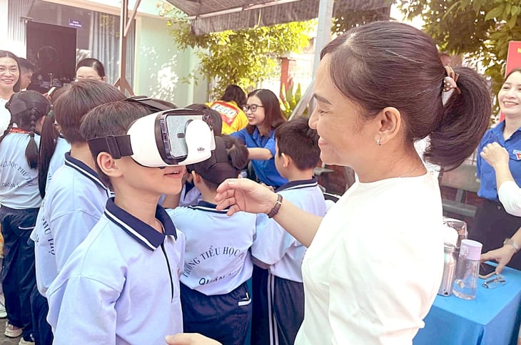 Educație pentru competențe digitale: Lăsați copiii să preia controlul în loc să fie conduși - Fotografia 1. kỹ năng số - Ảnh 1.