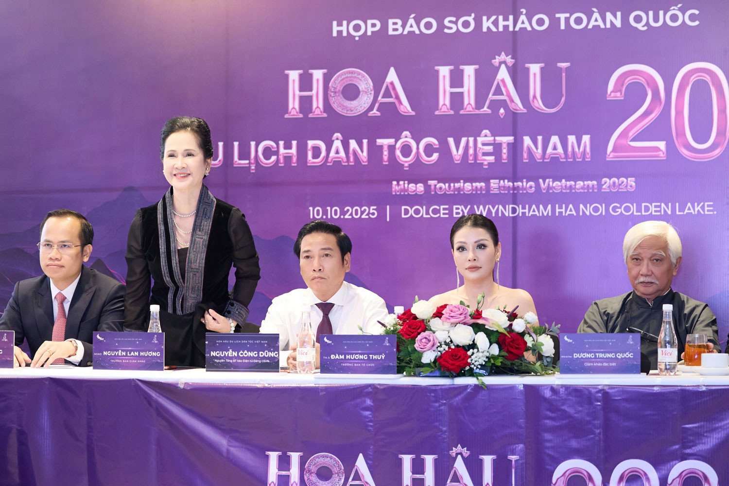 hoahau1.jpg