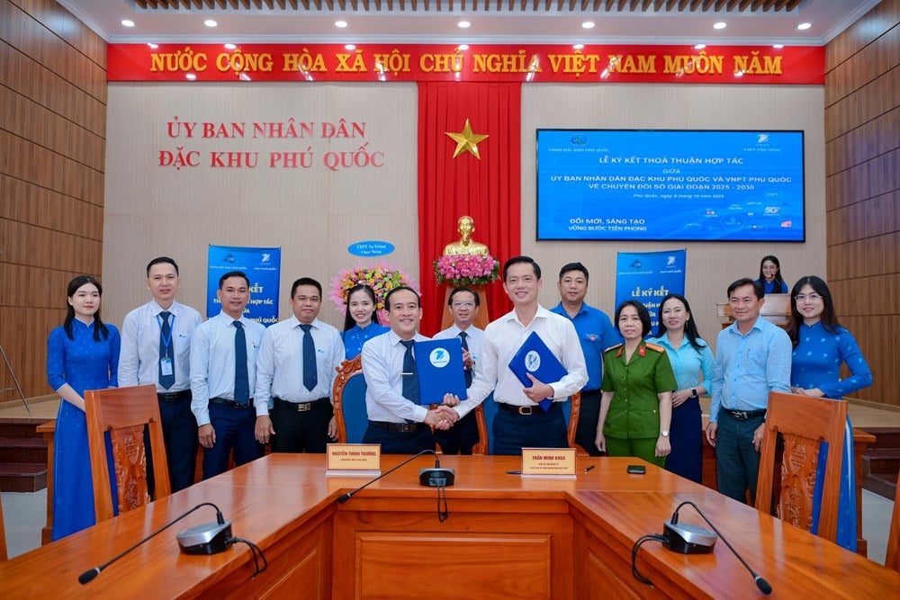 Phu Quocs särskilda ekonomiska zon och VNPT Phu Quoc undertecknade ett samarbetsavtal om digital transformation - foto 1