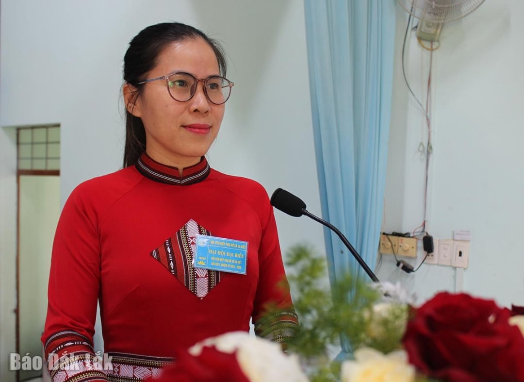 Bà Võ Thị Ngọc, Phó Chủ tịch Hội LHPN tỉnh phát biểu chỉ đạo đại hội. 