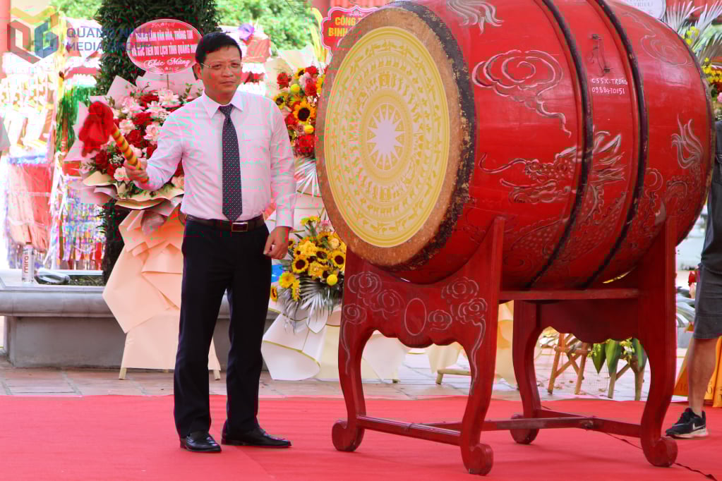 សមមិត្ត៖ Nghiem Xuan Cuong សមាជិកគណៈកម្មាធិការបក្សខេត្ត អនុប្រធានក្រុមប្រឹក្សាប្រជាជនខេត្ត;