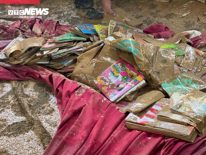 Hjärtskärande bilder av skolor i Thai Nguyen ödelagda efter stormar och översvämningar - 4