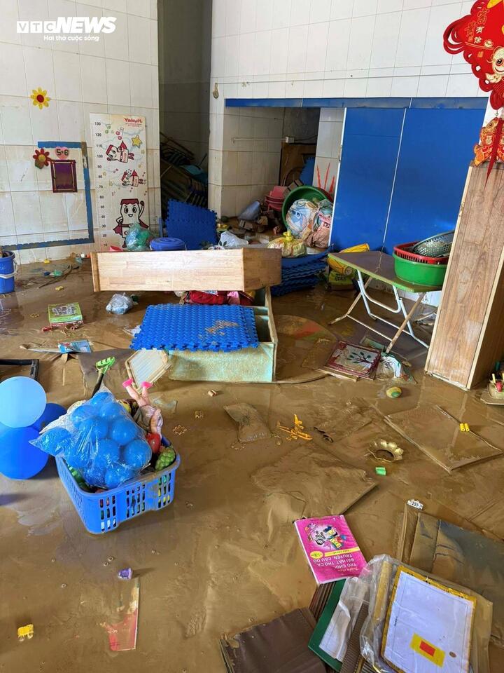 Hjärtskärande bilder av skolor i Thai Nguyen ödelagda efter stormar och översvämningar - 13