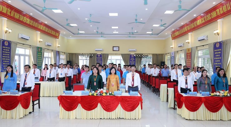 សហជីពឃុំ Hoa Lac៖ លើកកំពស់តួនាទីស្នូលក្នុងដំណើរកសាងមជ្ឈមណ្ឌលវិទ្យាសាស្ត្រ និងបច្ចេកវិទ្យានៃរាជធានី - រូបថត ១. Công đoàn xã Hòa Lạc: Phát huy vai trò nòng cốt trong hành trình xây dựng trung tâm khoa học - công nghệ của Thủ đô- Ảnh 1.