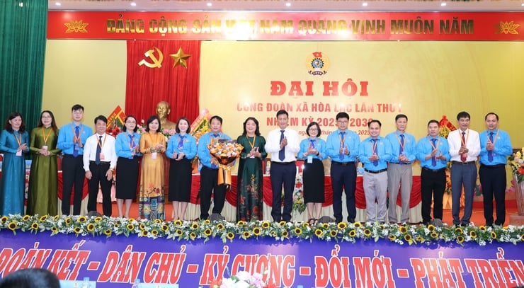 សហជីពឃុំ Hoa Lac៖ លើកកំពស់តួនាទីស្នូលក្នុងដំណើរកសាងមជ្ឈមណ្ឌលវិទ្យាសាស្ត្រ និងបច្ចេកវិទ្យានៃរាជធានី - រូបថត ៣. Công đoàn xã Hòa Lạc: Phát huy vai trò nòng cốt trong hành trình xây dựng trung tâm khoa học - công nghệ của Thủ đô- Ảnh 3.