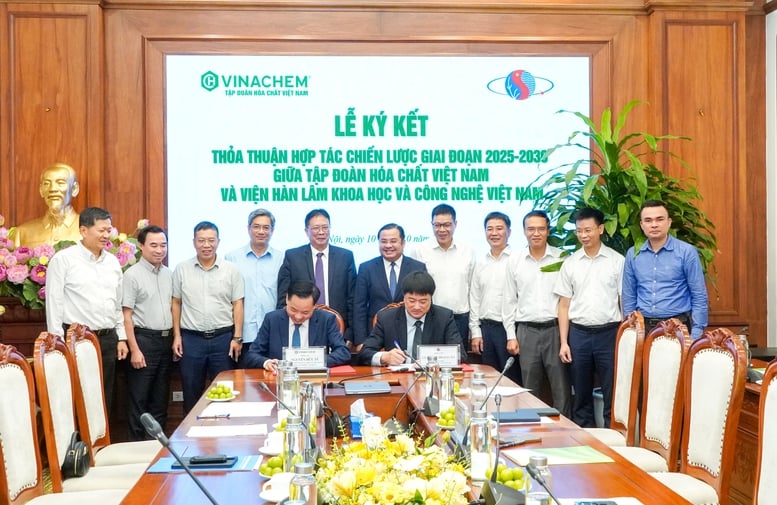 VINACHEM và Viện Hàn lâm Khoa học và Công nghệ Việt Nam ký kết hợp tác chiến lược- Ảnh 1.
