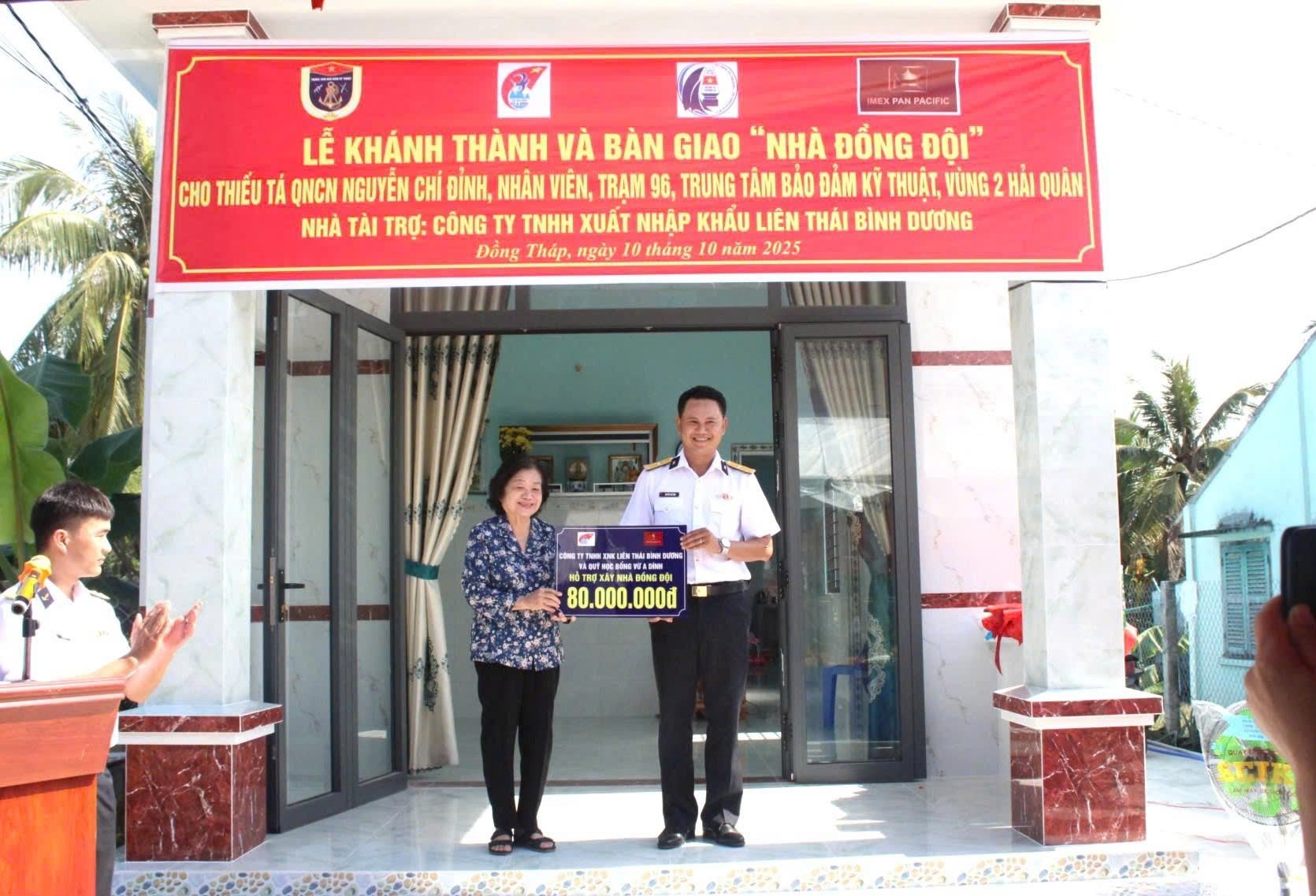 Trao Nhà đồng đội cho gia đình quân nhân có hoàn cảnh khó khăn