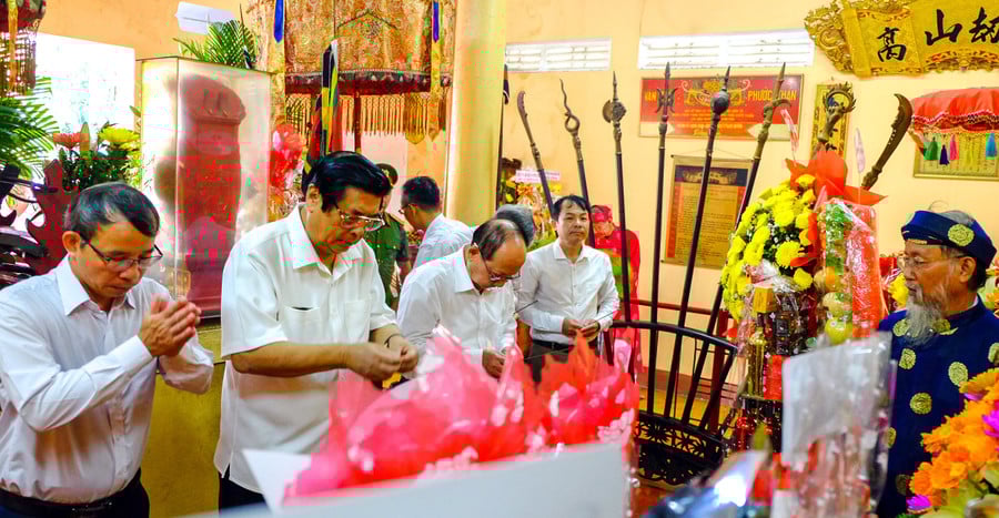 dai-bieu-dang-huong-tai-le-giojpg.jpg