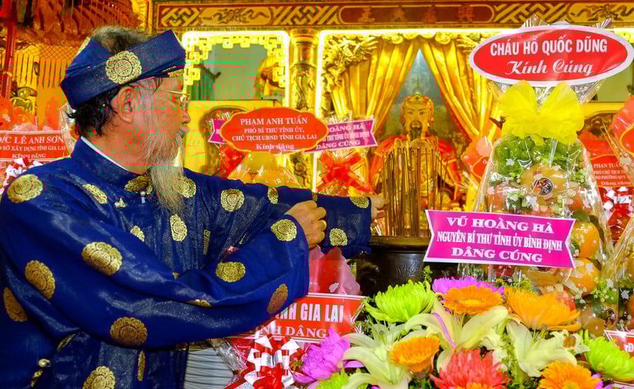 thuc-hien-nghi-le-thiet-anjpg.jpg