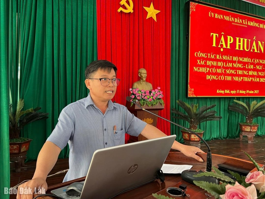 Офицер...