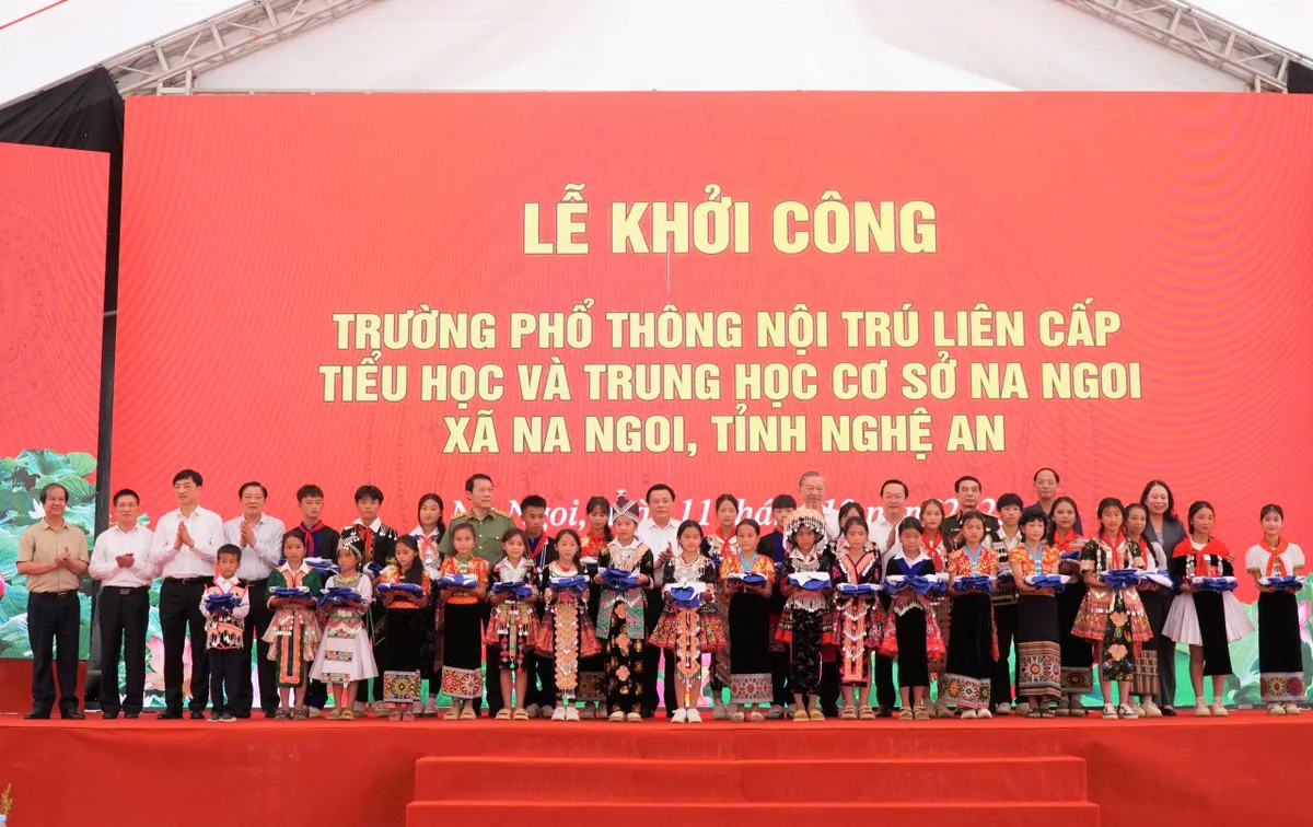 Tổng Bí thư Tô Lâm dự lễ khởi công trường nội trú liên cấp Na Ngoi, tỉnh Nghệ An - Ảnh 4.