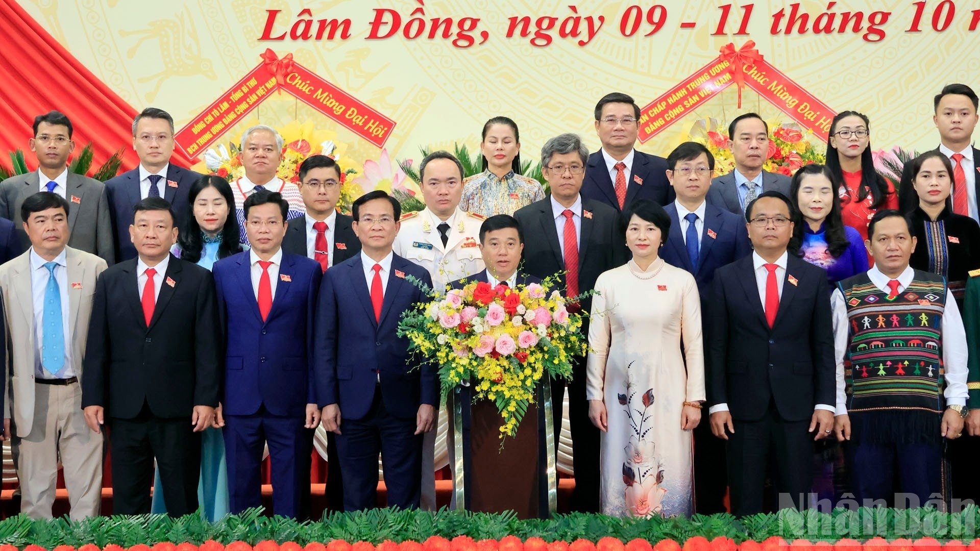 Em nome da delegação, o secretário provincial do Partido de Lam Dong, Y Thanh Ha Nie Kdam, fez um discurso aceitando a designação. ndo_br_2.jpg