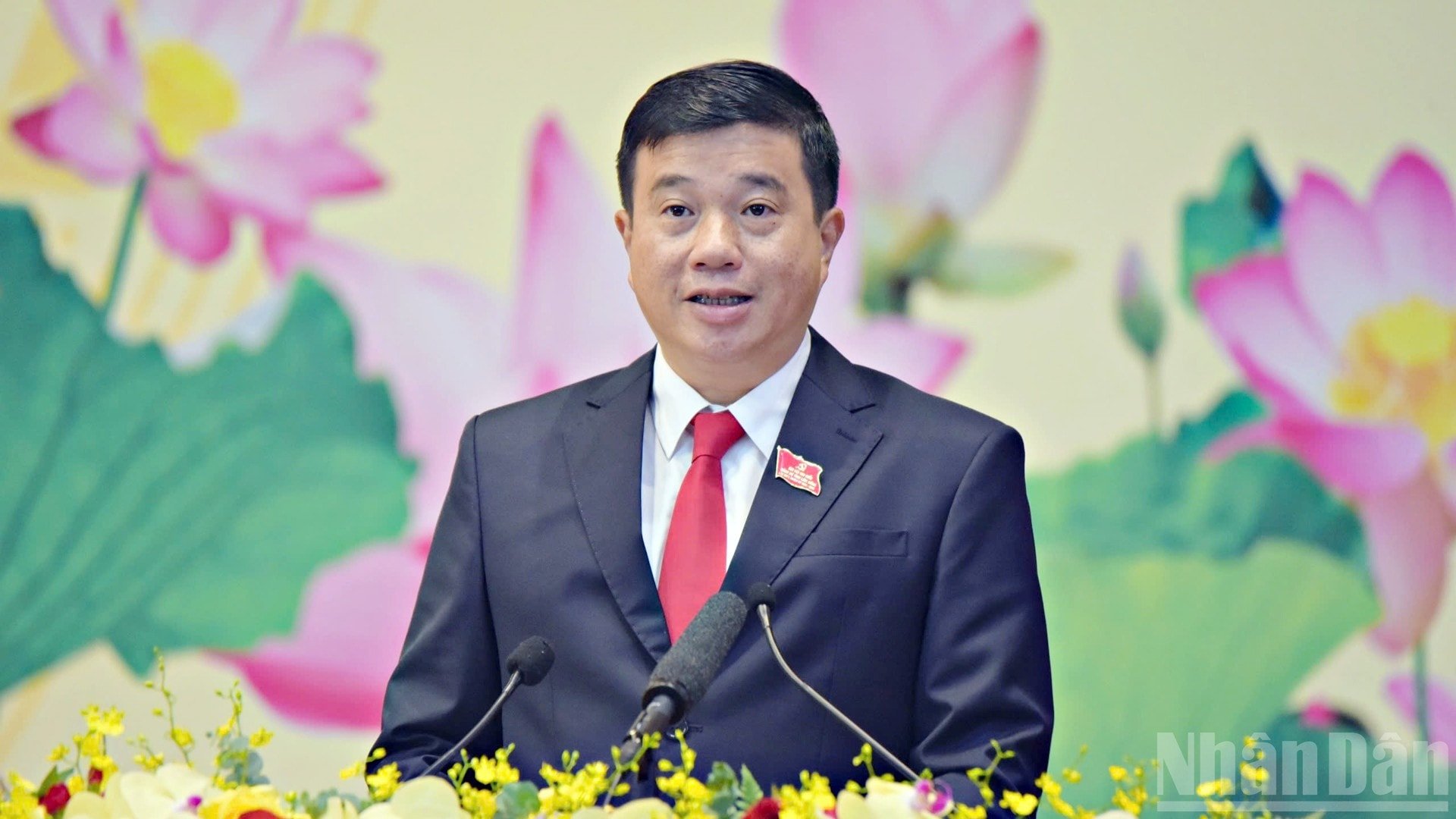 O secretário provincial do Partido de Lam Dong, Y Thanh Ha Nie Kdam, fez um discurso de encerramento no Congresso. ndo_br_21.jpg