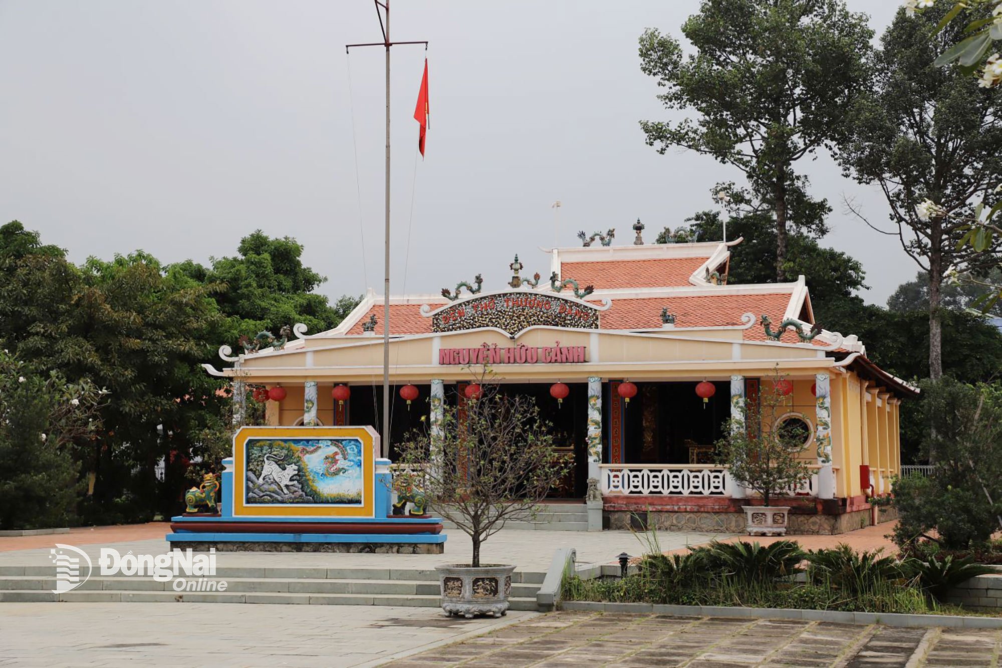 วัดและสุสานเหงียนฮู่กาญในเขตเจิ่นเบียน ได้รับการส่งมอบชั่วคราวให้กับกรมวัฒนธรรม กีฬา และการท่องเที่ยวโดยคณะกรรมการประชาชนจังหวัดด่งนาย ภาพ: My Ny 